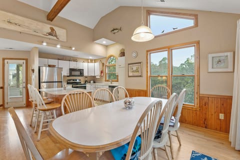 CV06: Golden Week | Top Level Dining Area