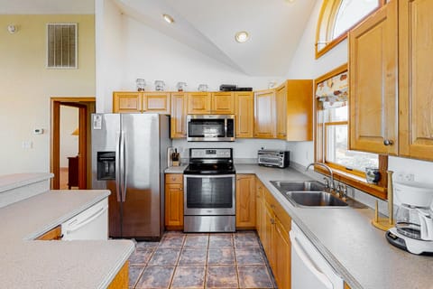 OH72: Dune Deck | Top Level Kitchen