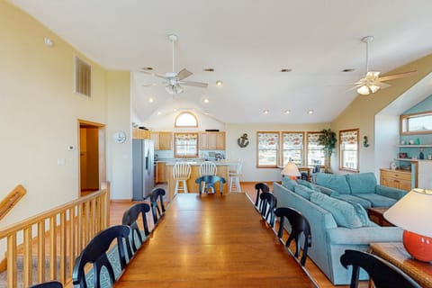 OH72: Dune Deck | Top Level Dining Area