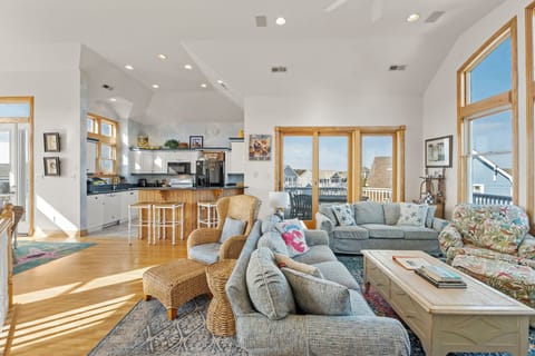 VOH02: Jewel of the Deep | Top Level Living Area