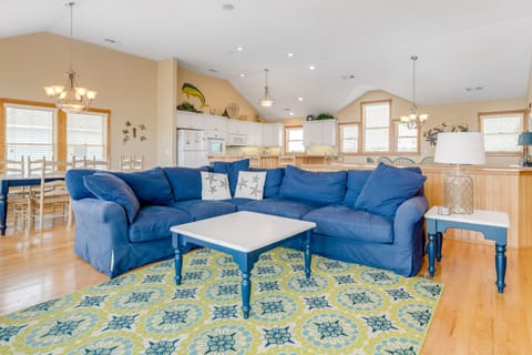 VOH18: Pamela's | Top Level Living Area