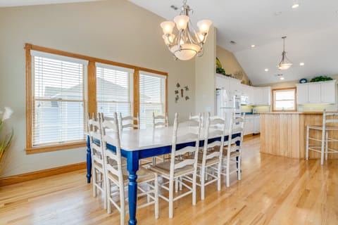 VOH18: Pamela's | Top Level Dining Area