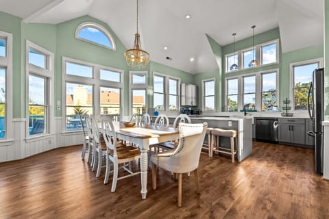 VOH30: The Princess Tide | Top Level Dining Area