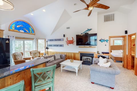 WH579: Pelican Pines | Top Level Living Area