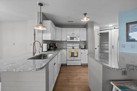 PC1212: Pirates Cove Retreat | Kitchen