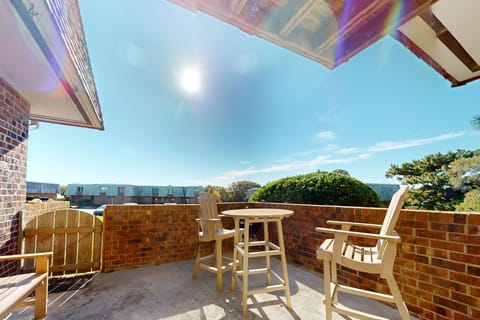 VA6: Ricos Retreat | Patio furniture