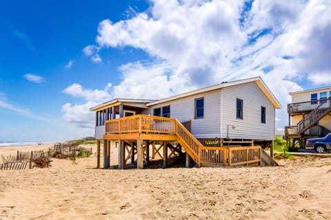 SN4922: Blissful Beach House | Exterior