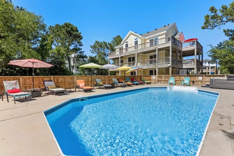 WH580: Shore Thing | Pool Area