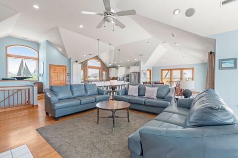 WH391: Scrimshaw | Top Level Living Area