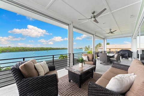 Lounge on the lanai as you watch boats drift by on the bay