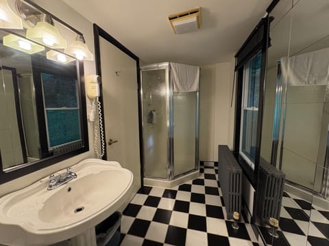 Deluxe Room, Multiple Beds | Bathroom | Designer toiletries, towels, soap