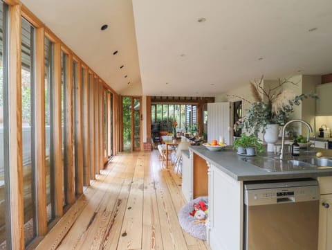 Cottage | Private kitchen | Fridge, microwave, dishwasher, toaster