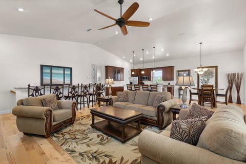 House, Multiple Beds (Close Enough) | Living area