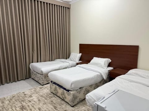Triple Room, City View | Desk, WiFi (free)