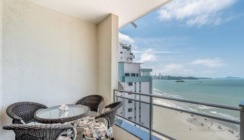 Apartment | Outdoor dining