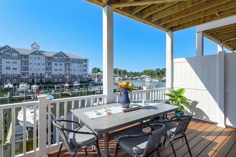 Cambridge Vacation Rental | 3BR | 4BA | 1,800 Sq Ft