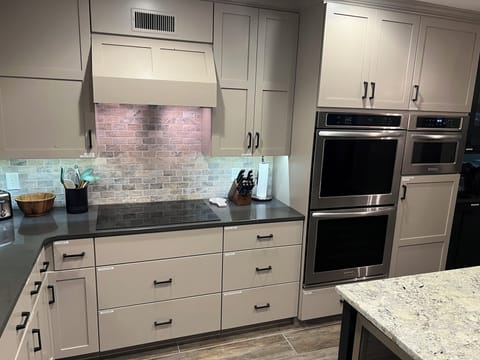 Main level kitchen, fully equipped with SS appliances, dishes, and cooking items