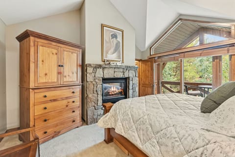 The primary bedroom has a gas fireplace and en ensuite bathroom