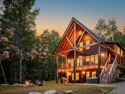 Black Bear Chalet – Hot Tub, Fire Pit, Mtn Views, Game Room (2172)