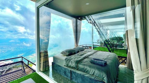 Mirror House | Free WiFi, bed sheets