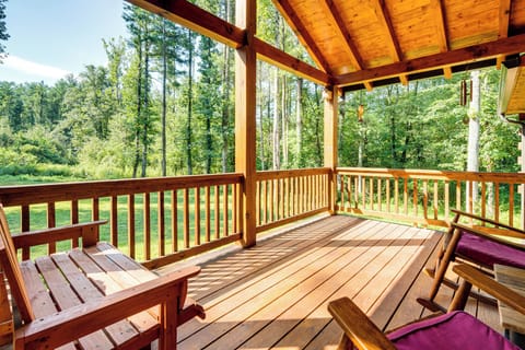 Hendersonville Vacation Rental | 3BR | 2BA | 1,450 Sq Ft | 5 Steps Required