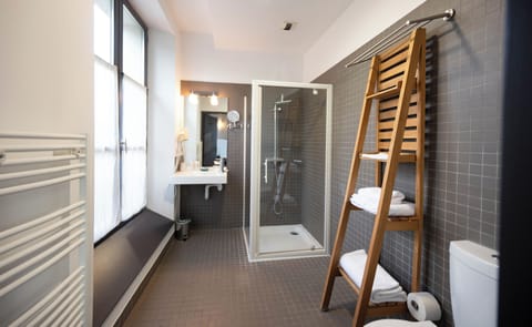 Deluxe Double Room | Bathroom | Hair dryer, slippers, towels, soap