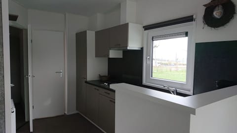 Kitchen of Camping Natuurlijk Limburg – Weiland 4