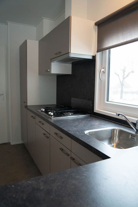 Kitchen of Camping Natuurlijk Limburg – Weiland 4