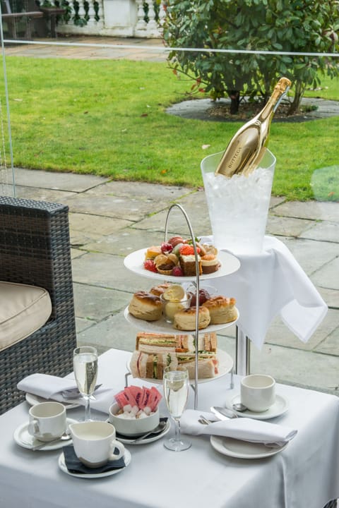 Breakfast, lunch, dinner served; British cuisine