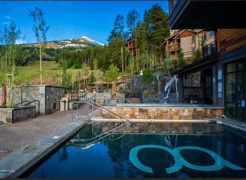 Outdoor hot tub & pool.