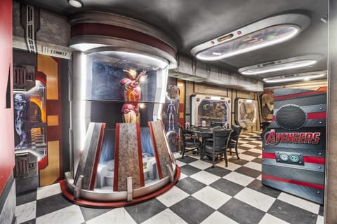 🛡️ Bold Superhero Highlight! Welcome guests with a full-sized Iron Man statue that adds a dynamic, modern touch to the cabin. It’s not just decoration—it’s a unique centerpiece that draws attention and makes for great photo ops!