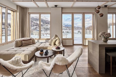 Panorama Penthouse | Desk, laptop workspace, free cribs/infant beds, free WiFi