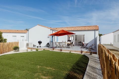 Villa Dolusienne - jardin, terrasse, table à manger, chill