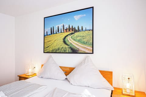 Room | Free WiFi