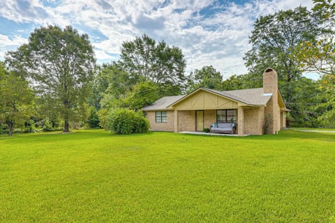 Texarkana Vacation Rental | 2BR | 1BA | Step-Free Access | 1,500 Sq Ft