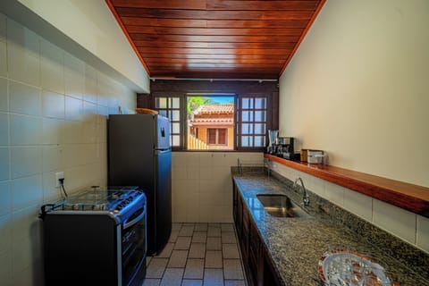 Family Studio Suite | Private kitchen | Mini-fridge