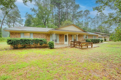 Mineola Vacation Rental | 3BR | 2BA | 2,500 Sq Ft | Step-Free Entry