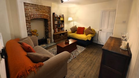 House, 2 Bedrooms | Living room
