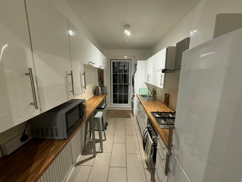 Apartment, 3 Bedrooms | Private kitchen