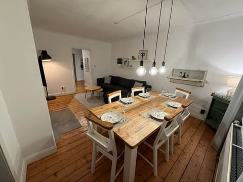Apartment, 3 Bedrooms | Dining room