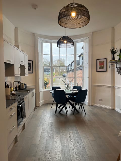 Apartment, 2 Bedrooms | Private kitchen