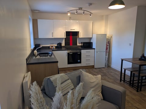 Apartment, 2 Bedrooms | Private kitchen