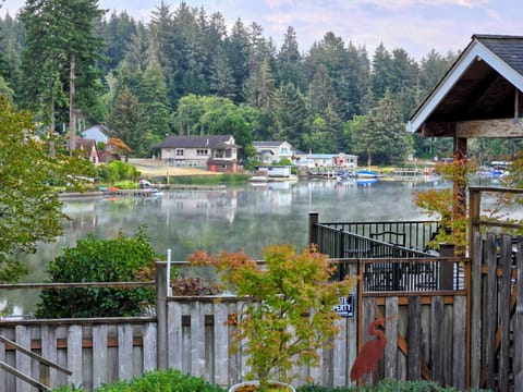 House, 3 Bedrooms, Balcony, Garden View | Property grounds