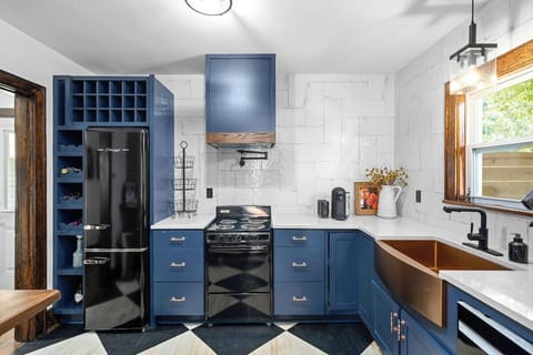 Fully renovation kitchen includes all appliances (microwave under cabinet)