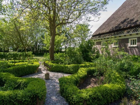 Apartment | Garden