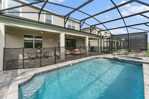 PRIVATE POOL & SPA with optional WATER HEATER & GRILL #Disney #Parks #kingdom #springs #Lake #resort #Apartment #Vacation #Rental #waterpark #Kissimmee #Orlando #universal #citywalk #Solara #FlowRide #surfsimulator
