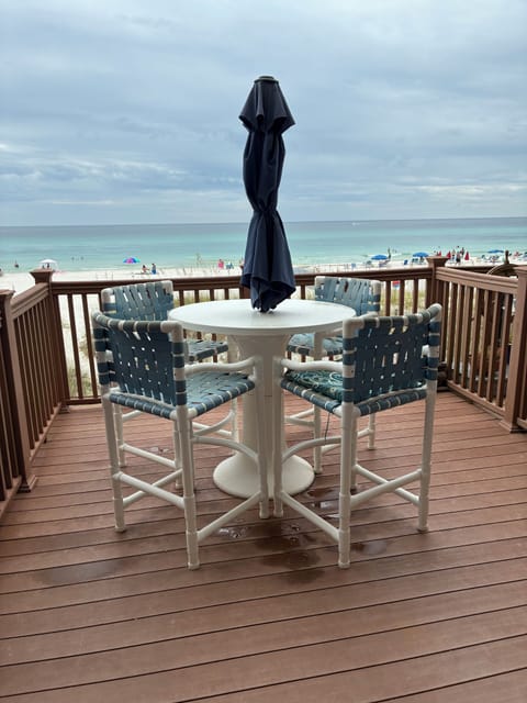 7 steps to the beach! Back patio on the beach with table and chairs.