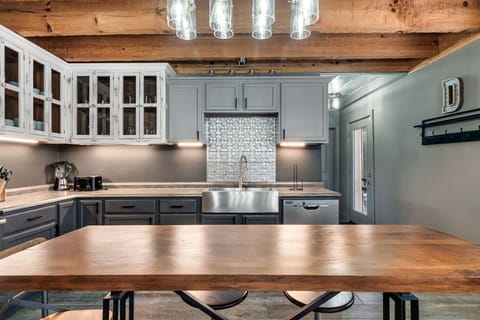 x-comingsoon!BigRedBarn_233773