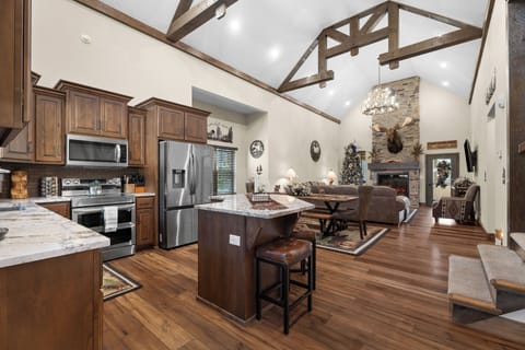 Fully Appliance Kitchen including Double Oven 