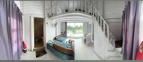 Deluxe Double Room, Garden View | Bathroom | Bathtub, free toiletries, towels, soap